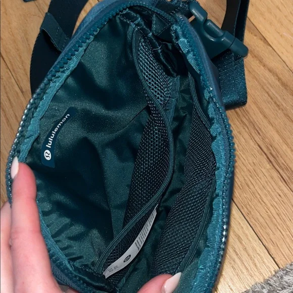Lululemon Everywhere Belt Bag 1L in the Tidewater Teal color - Picture 3 of 4